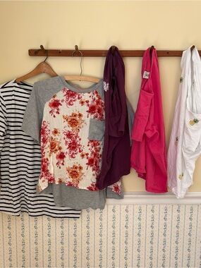 BUNDLE OF 5 Assorted Tops